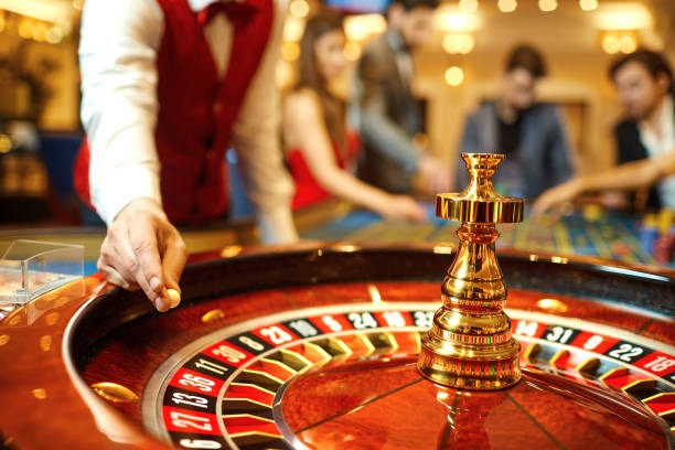 HD live-dealer Mega Sevens table with multiple camera angles and real-time chat